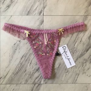 NWT Daphne Mauve Embroidered Ruffle Thong Panty size M